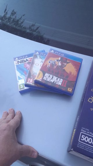 PS4 (PlayStation 4) con 3 juegos y 2 mandos