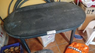 Mesa de jardín de plástico negra