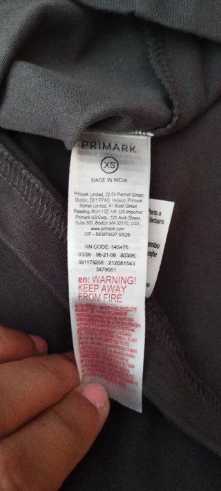 Camiseta Primark Corazón Arcoíris Talla XS