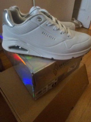 Zapatillas Skechers Blancas y Plateadas