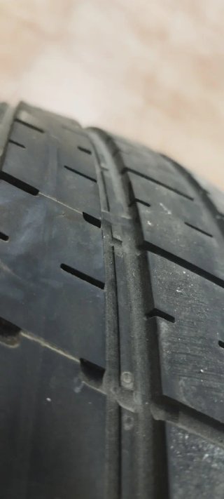 Neumático Pirelli P-Zero 265/35-18