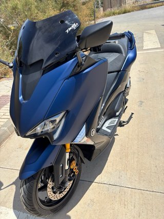 Yamaha TMAX 530 DX Maxi Scooter
