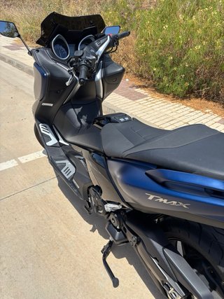 Yamaha TMAX 530 DX Maxi Scooter