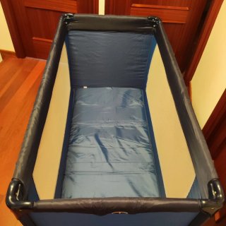 Cuna de viaje azul