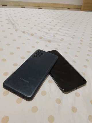 iPhone y Samsung Negros