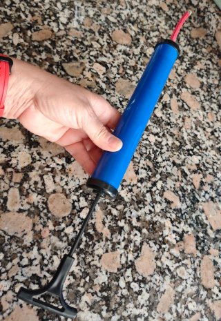 Inflador de bicicleta azul
