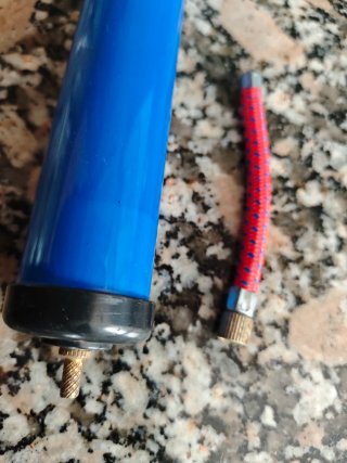 Inflador de bicicleta azul