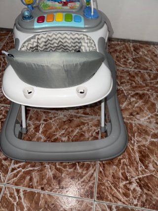 Andador bebé con centro de actividades