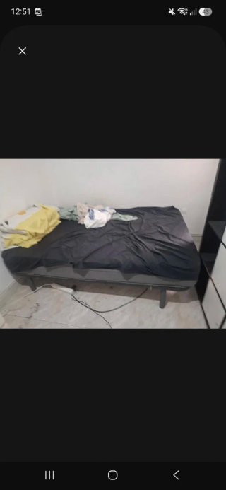 Cama con somier metálico