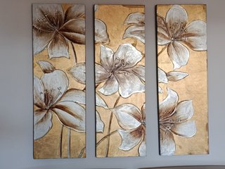 Tríptico de cuadros dorados con flores – 3 piezas