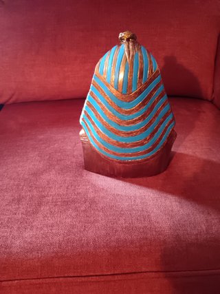 Faraón de marmolina pintado a mano