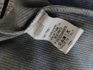 Vestido gris de tirantes con abertura