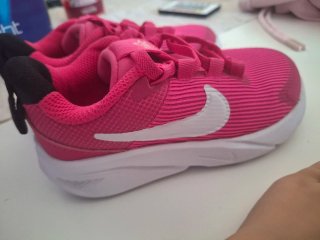 Zapatillas deportivas blancas para niño