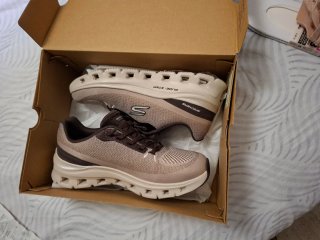 Deportivas Skechers Beige y Marrón