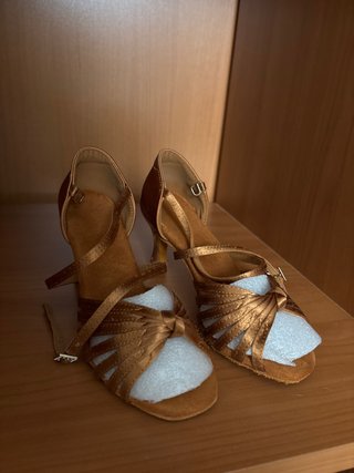 Zapatos de baile latinos dorados talla 38