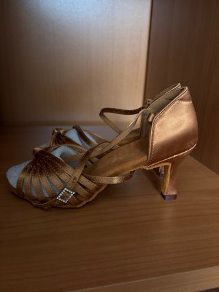 Zapatos de baile latinos dorados talla 38