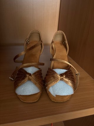Zapatos de baile latinos dorados talla 38