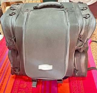 Bolsa Viaje Moto Kuryakyn Semi Rígida Negra