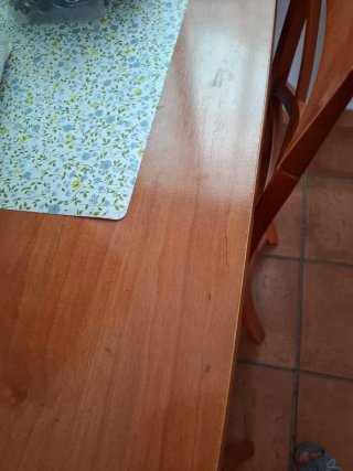 Mesa de comedor de madera