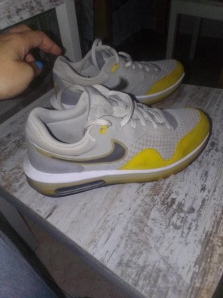 Zapatillas Nike Air Max Tavas Blancas y Amarillas