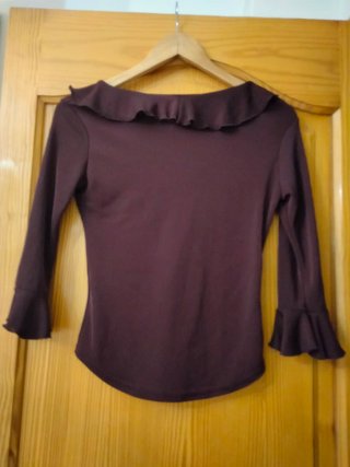 Blusa morada con volantes