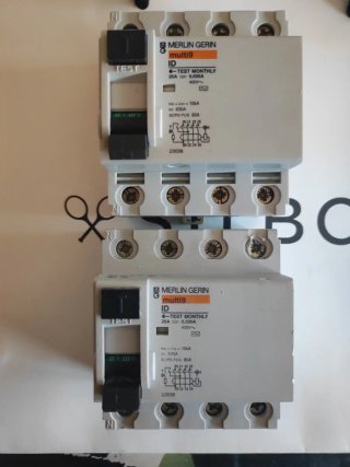 2 x Diferencial 4p 25Aen 30 Merlin Gerin multi9 ID