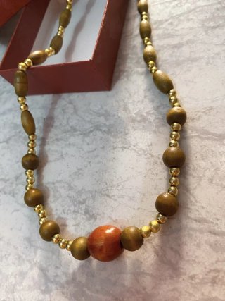 Collar Étnico Boho Madera y Metal Dorado