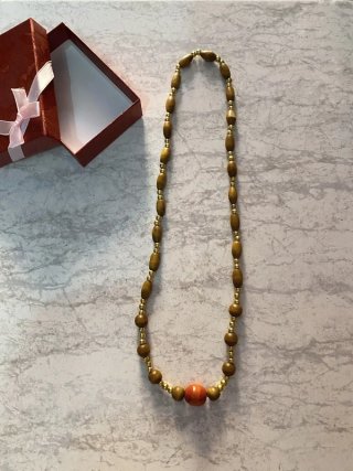 Collar Étnico Boho Madera y Metal Dorado