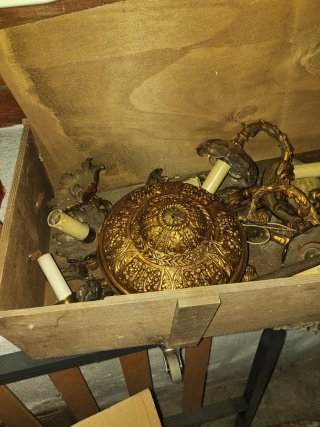 Lámpara antigua de 2 pisos dorada