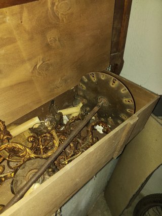 Lámpara antigua de 2 pisos dorada
