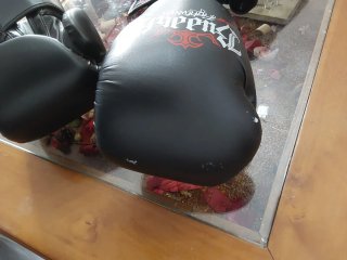 Dos pares Guantes de boxeo Budda Fightwear negros