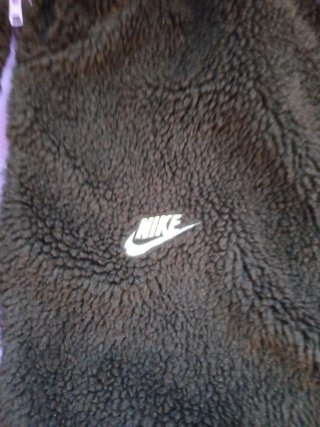 Polar Nike Negro y Morado