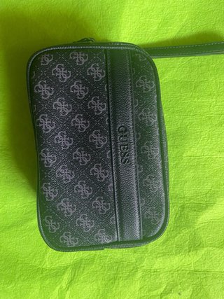 Neceser Guess Negro Estampado. Caballero.