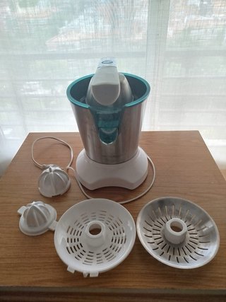 Exprimidor eléctrico azul y blanco