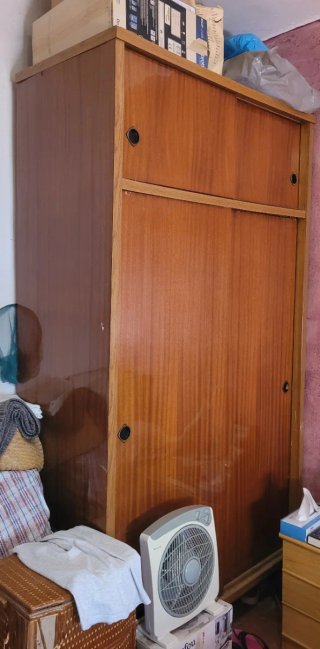 Guardaroba vintage in legno (da restaurare)
