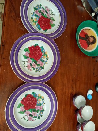 Juego de 3 platos y 5 tazones decorativos