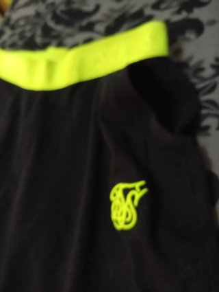 Pantalón corto SikSilk negro y amarillo