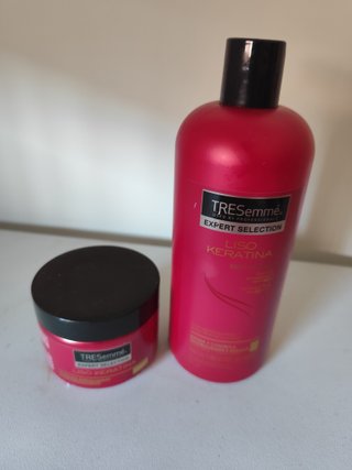 TRESemmé Liso Keratina Champú y Mascarilla