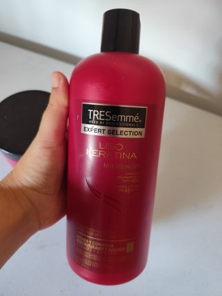TRESemmé Liso Keratina Champú y Mascarilla