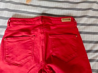 Pantalones rojos mujer Zara