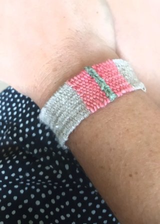 Pulsera artesana de lino orgánico beige y rosa