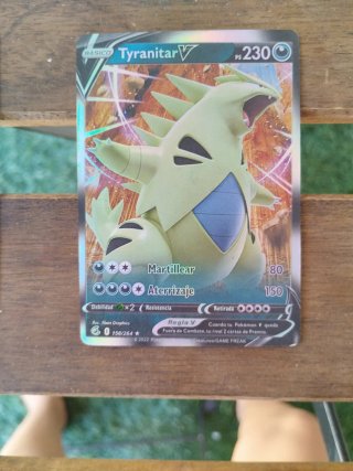 Cartas Pokémon V y VMAX en Español