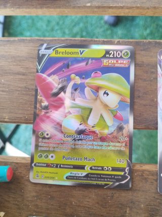 Cartas Pokémon V y VMAX en Español