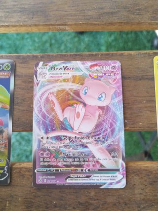 Cartas Pokémon V y VMAX en Español