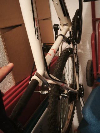 Bicicleta de montaña blanca