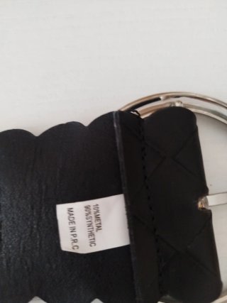 Cinturón negro trenzado con hebilla redonda