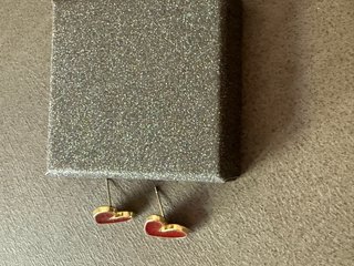 Orecchini a forma di cuore rossi