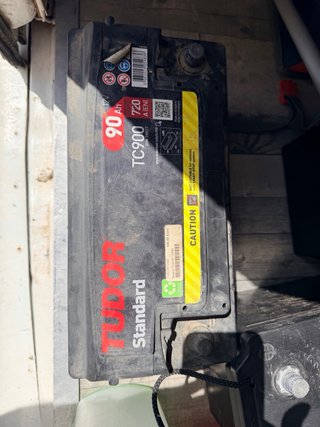 Se venden 3 baterias , 90 Ah , 100ah agm y 140ah