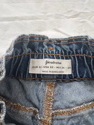 Pantalón Vaquero Mom Tiro Alto Stradivarius