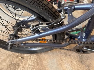 Bicicleta BMX blu scuro